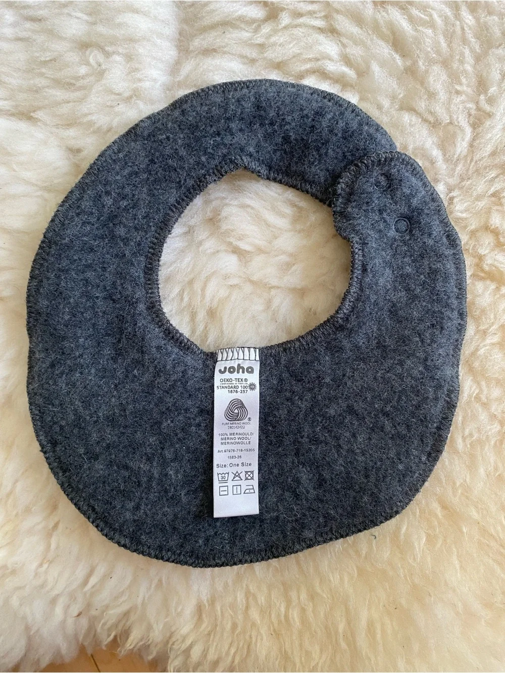Joha merino wool fleece bib/scarf